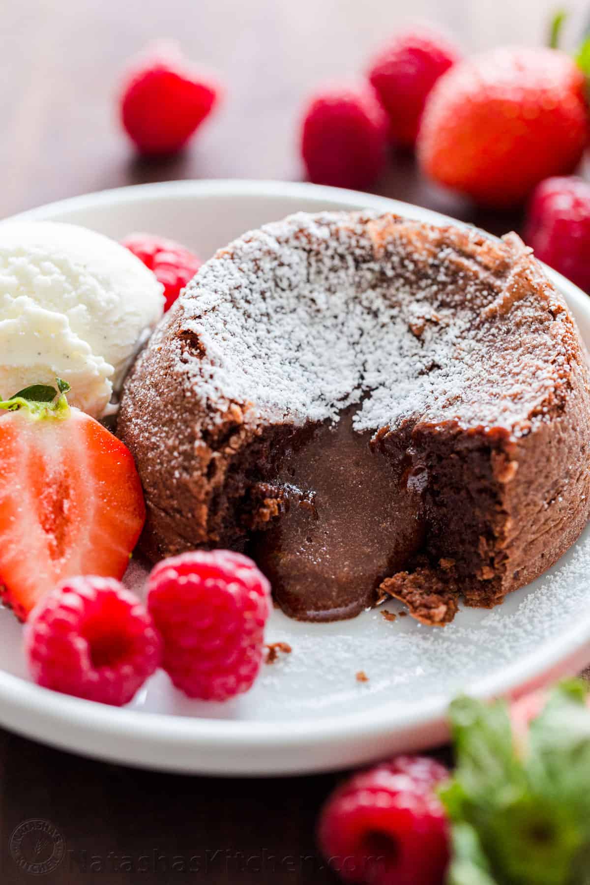 Easy Chocolate Lava Cakes: Molten Perfection in Under 25 Mins